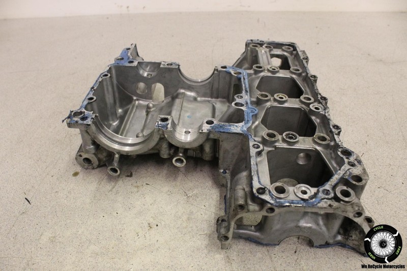 2004 Suzuki GSXR750 MIDDLE ENGINE MOTOR CRANKCASE CRANK CASE BLOCK GSXR 750 04
