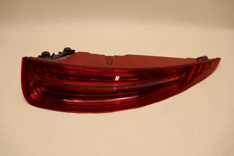 2017-2019 PORSCHE 911 REAR RIGHT SIDE QUARTER MOUNTED TAIL LIGHT LAMP OEM