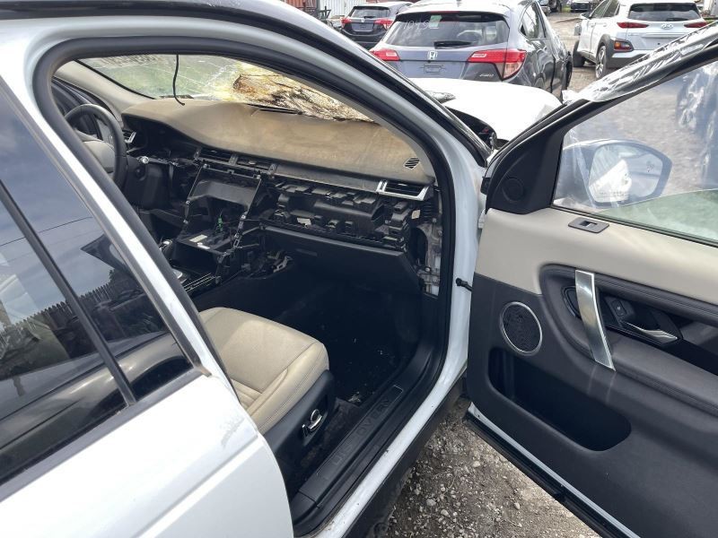 20-21 ROVER DISCOVERY SPORT RIGHT A-PILLAR FUJI WHITE PC:1AA 37K -S- 55114