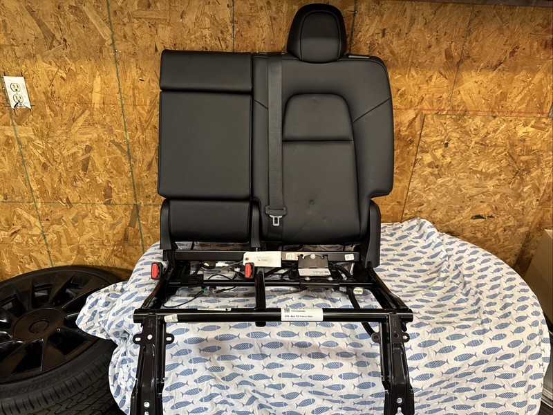 20-22Tesla Model Y Second Row Left Driver Seat Frame Cushion1494830-00 7082 UP