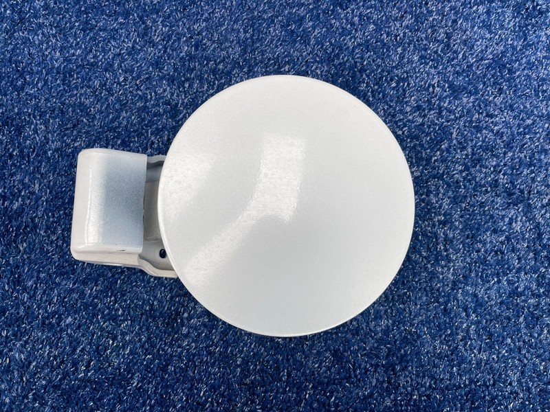 2011–2016 Kia CadenzaFuelDoor Gas Cap Lid OEM 69510-3R000