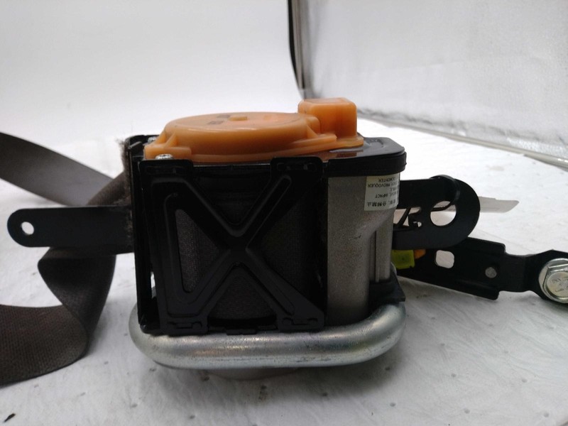 2009 KIA Sorento OEM Grey Seat Belt Driver Side Retractor 123K Miles