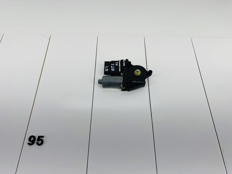 03-10 VOLKSWAGEN BEETLE CONVERTIBLE REAR LEFT SIDE WINDOW GLASS MOTOR OEM