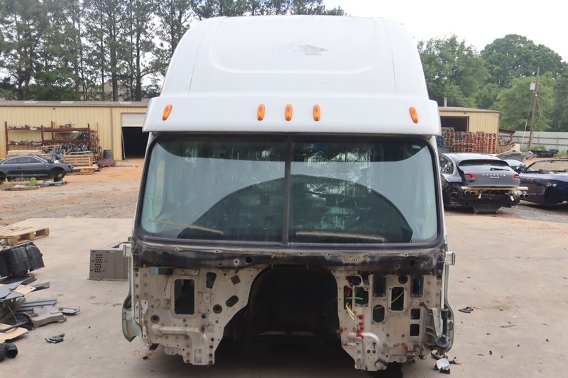 2010-2013 FREIGHTLINER CASCADIA 125 TRUCK CAB ONLY WHITE ELITE BC L0006EB OEM