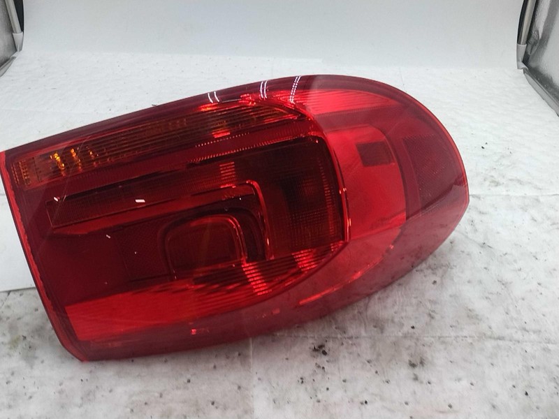 2018 Volkswagen Tiguan Left Blue Tail Light Assembly OEM Used 597355 80K Miles
