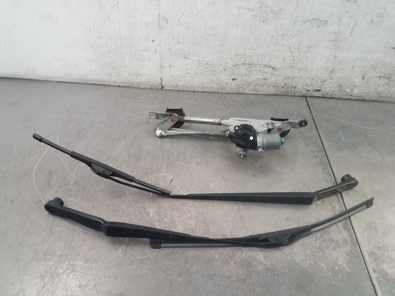2015 Subaru WRX STi Windshield Wiper Motor / Arms #0578 G7