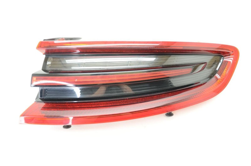 15-18 Porsche Macan 3.0L Passenger Right Rear Tail Light with Sport Design
