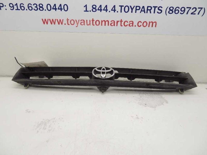 92-94 TOYOTA CAMRY FRONT UPPER GRILLE