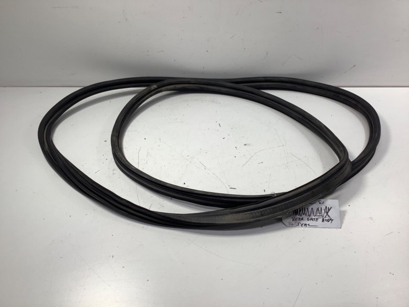 02-05 Honda Civic Si Rear Trunk Gate Body Seal 74440-S5S-E00 OEM