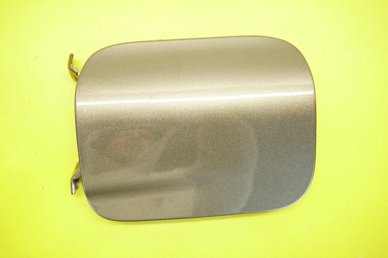🔅2018-2024 TOYOTA CAMRY OEM.FUEL GAS TANK DOOR LID COVER PANEL COLOR 1H1