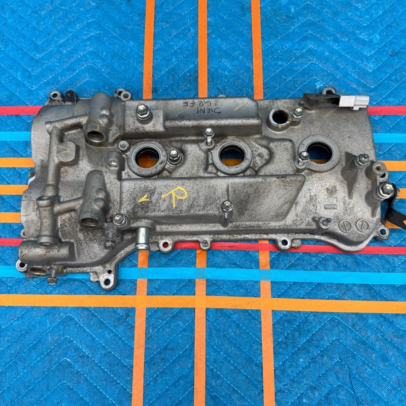 2006–2010 Toyota Sienna 3.5L V6 2GR-FE Right Valve Cover OEM