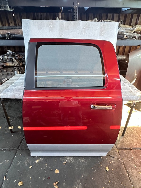 12 DODGE RAM 2500 LARAMIE DOOR REAR LEFT DRIVER RED AND SILVER CREW CAB