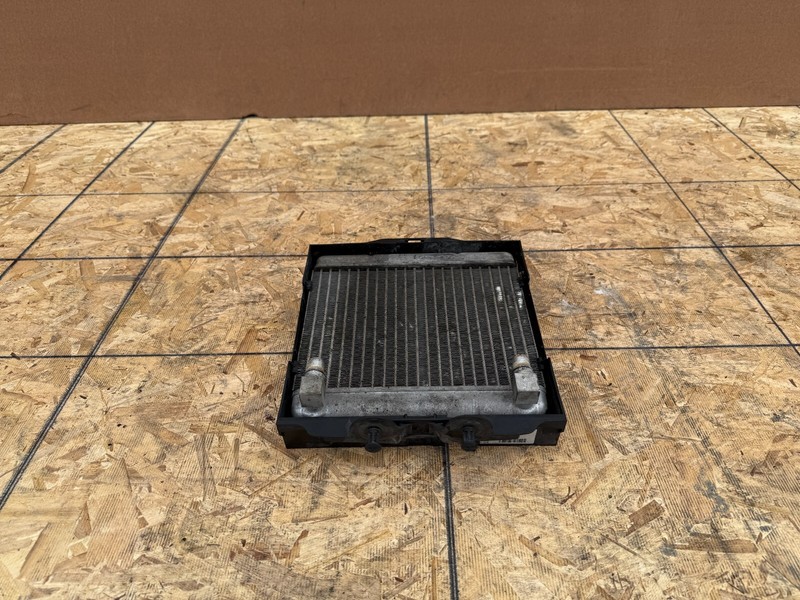 BMW F01 ALPINA B7 2011-2012 OEM RIGHT AUXILIARY OIL COOLER RADIATOR ASSEMBLY
