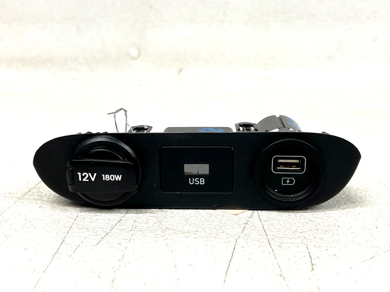 ⭐2021-2023 HYUNDAI ELANTRA FRONT DASH USB CHARGER POWER OUTLET PORT OEM LOT2710