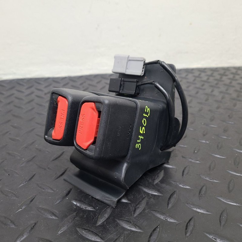 21-24 Toyota Venza Rear Seat Belt Double Buckle Assembly Black OEM 73480-42060-C