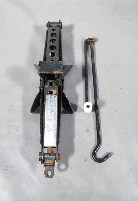 BMW E83 X3 SAV Factory Spare Tire Scissor Lifting Jack Tool w Crank 2004-2010 OE