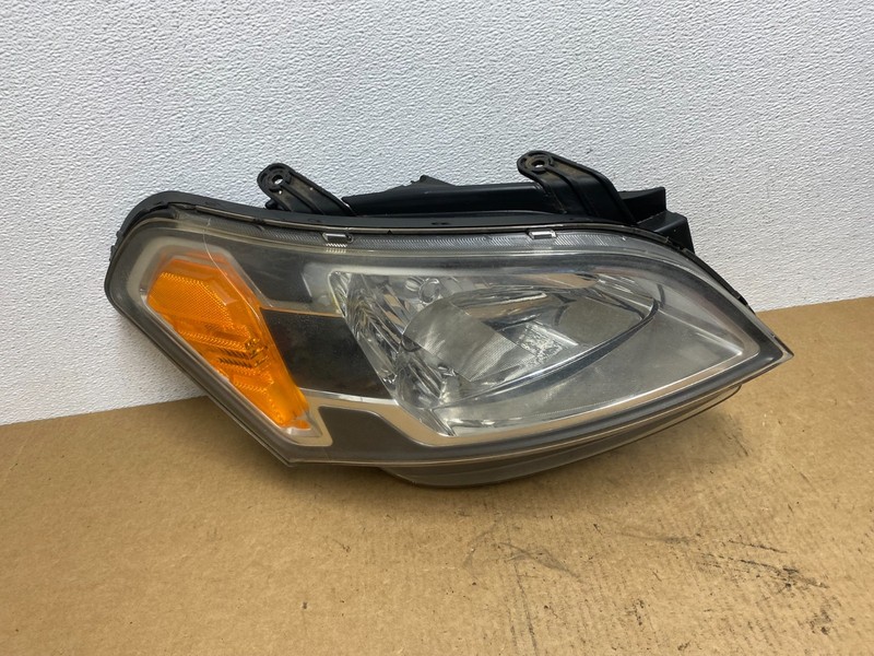 2010 - 2011 Kia Soul Right Passenger RH Headlight Halogen Oem AC1842 DW