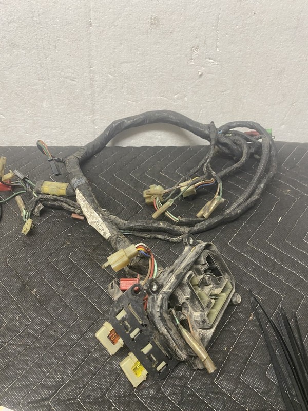 1984 Honda GL1200 A Goldwing Fuse Box / Harness OEM