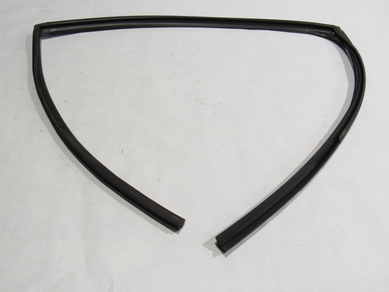13-18 Lexus ES300H 2015 Rear Right Passenger Door Window Weather Strip Seal ;:Y
