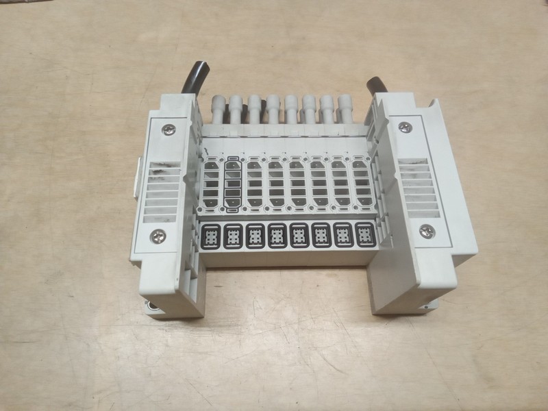 SMC SS5Y31-E4R045 8 Port Manifold Block