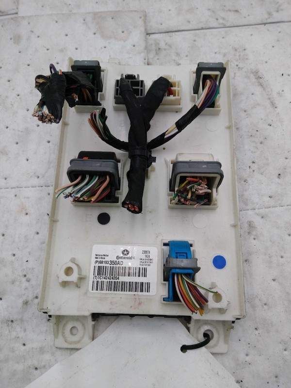 2014 Jeep Grand Cherokee Body Control Module OEM 212242 138K Miles Black