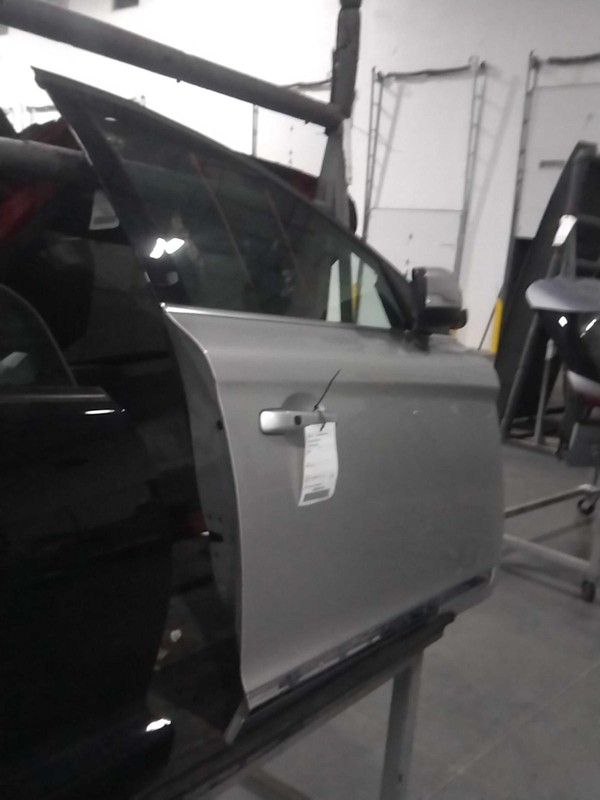 2015 Volvo XC60 Right Front Door Silver Used OEM 483484 149k Miles