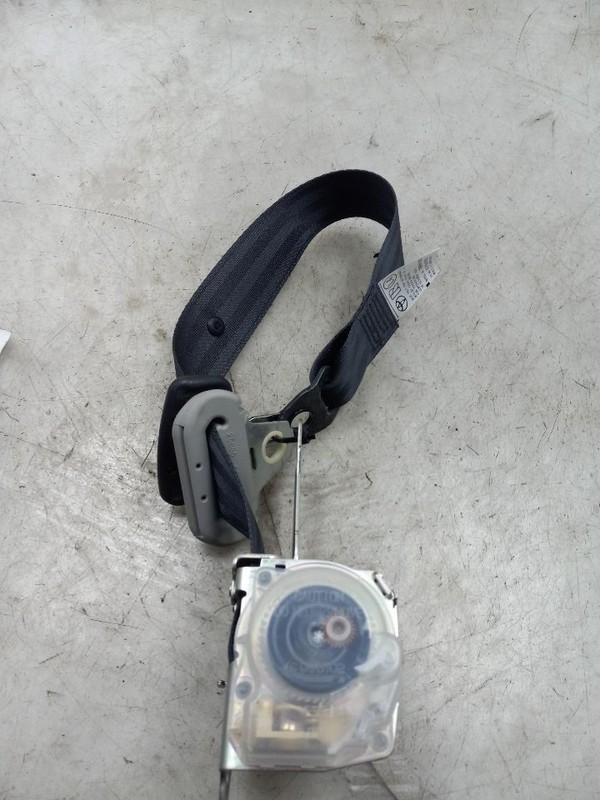 08 TOYOTA FJ CRUISR REAR DRIVER LEFT SEAT BELT