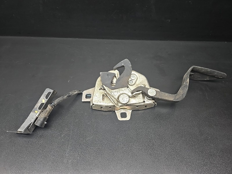 03-12 Maserati Quattroporte M139 Front Hood Bonnet Release Lock Handle Lever Oem