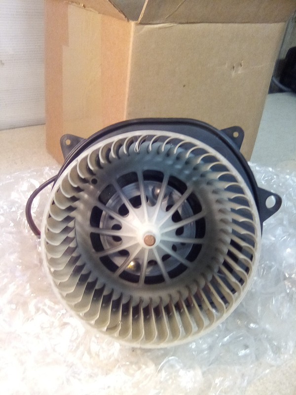 International E8654002 Blower Motor
