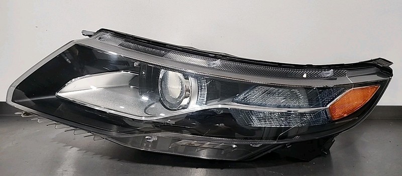 2011 - 2015 Chevrolet Volt Front Left Driver LH Halogen Headlight OEMSedan