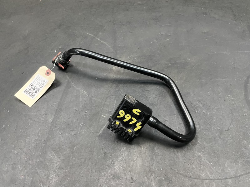 Fuel Vapor Canister Air Inlet Hose 2021 Cadillac XT4 84565279 2019 2020 - 2023