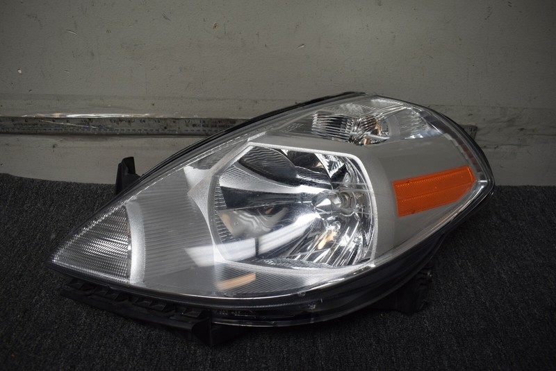 2007-2012 NISSAN VERSA LEFT SIDE HEADLIGHT FACTORY OEM
