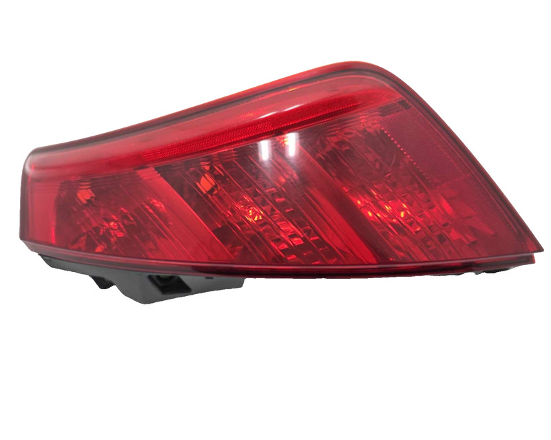 Nissan Murano RH Quarter Panel Tail Light 2005 P/N 26550CA025