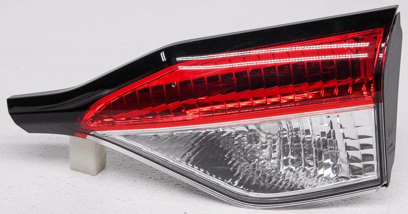OEM Toyota Corolla Inner Right Passenger Side Tail Lamp 81581-12250 - Lens Chip