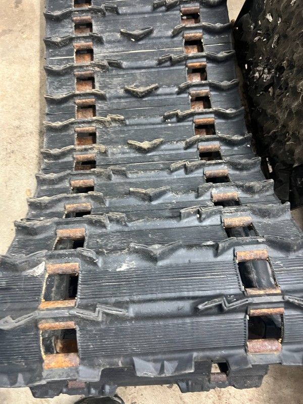 Polaris Snowmobile Track 133.5 x 15 x .75 x 2.52 VERY NICE SHAPE!