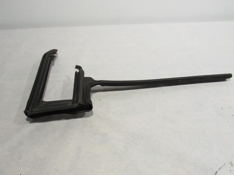 15-19 Ferrari 488 Spider 2017 Right Door Perimeter Weatherstrip Rubber Seal ;@2