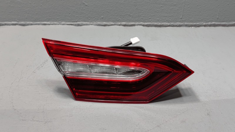 2018-2020 TOYOTA CAMRY REAR DRIVER SIDE INNER TAILLIGHT LIGHT LED LAMP OEM