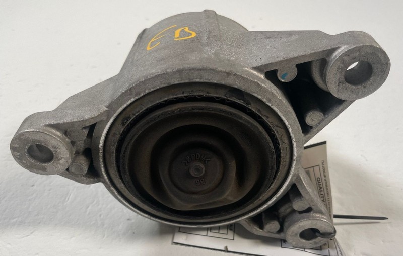 2018 - 2023 KIA STINGER FRONT LEFT SIDE ENGINE MOTOR MOUNT BRACKET 3.3L # 110727