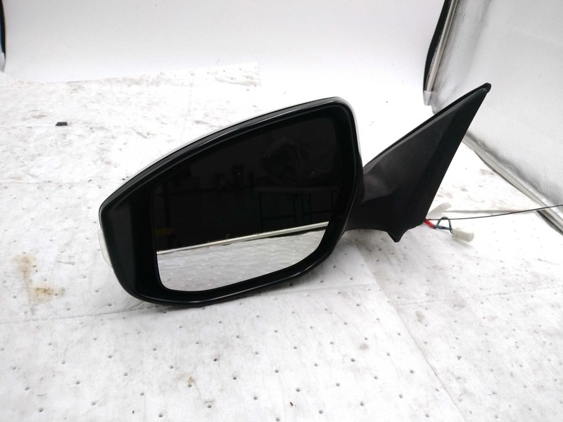 Used Left Door Mirror fits: 2015 Nissan Altima Power Sdn heated w/LED turn indic