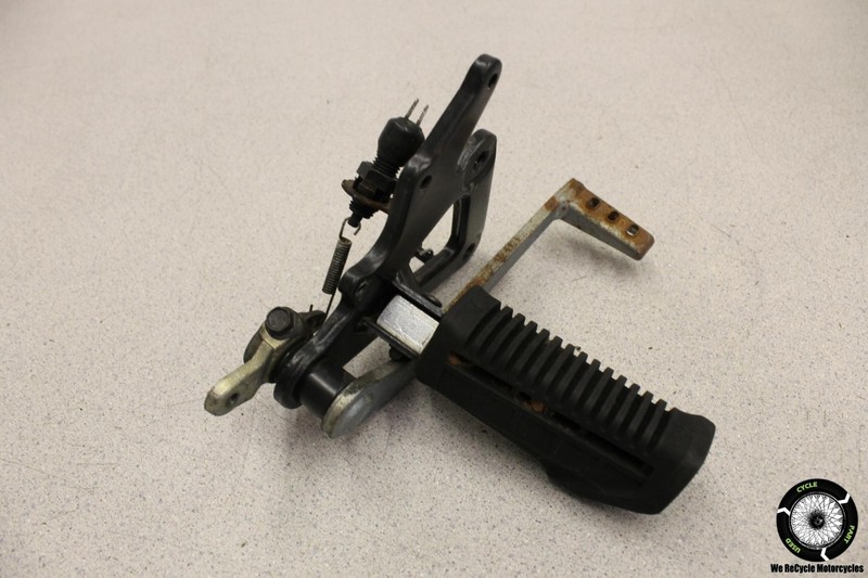 2007 Suzuki GS500F RIGHT FRONT FOOT REST PEG STEP BRAKE LEVER SENSOR GS 500 07