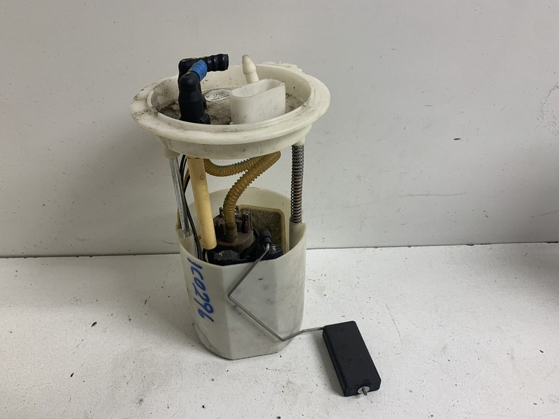2010 Volkswagen Jetta 2.5 1A1 Fuel Pump w Sending Unit & Bracket Oem