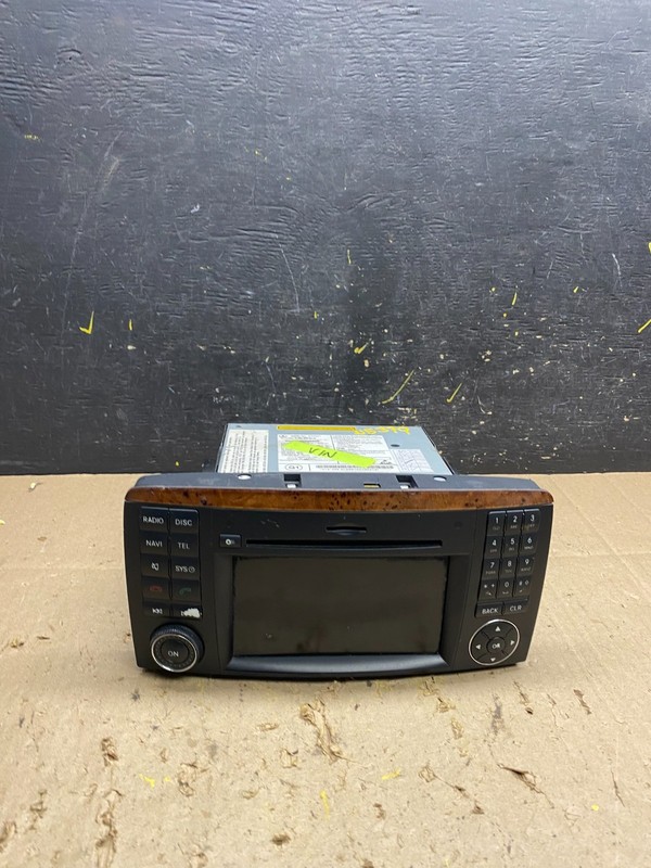 2010-2012 Mercedes W251 R350 Head Command Navigation Radio 6 CD Player u5379DG