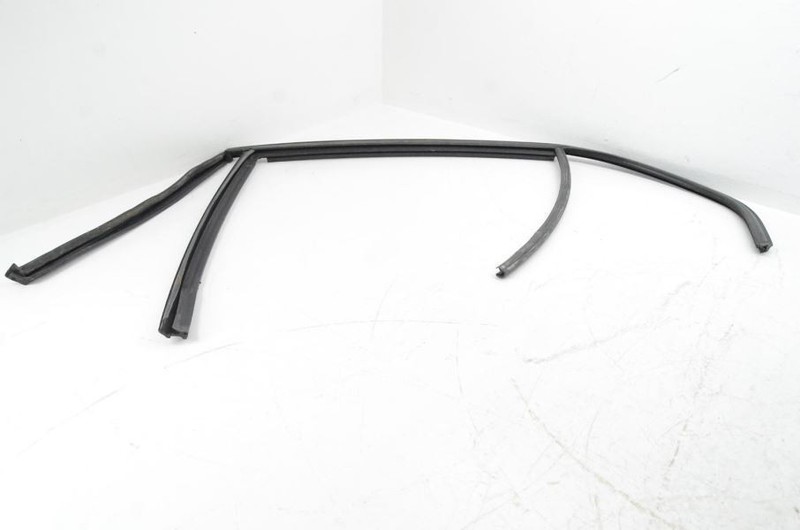 1999-2001 BMW 328i E46 SEDAN Driver Left Front Door Weather Stripping