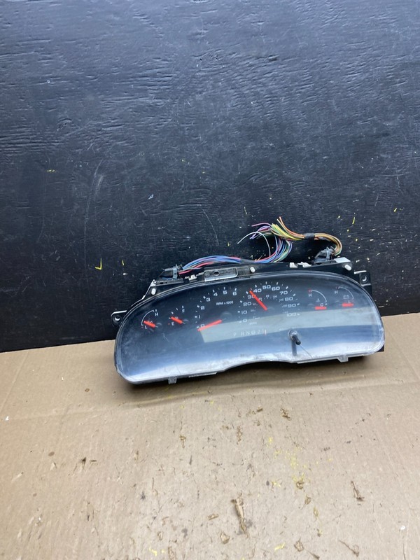 2006 Ford E350 Gauge Speedometer Cluster OEM u5000 DG