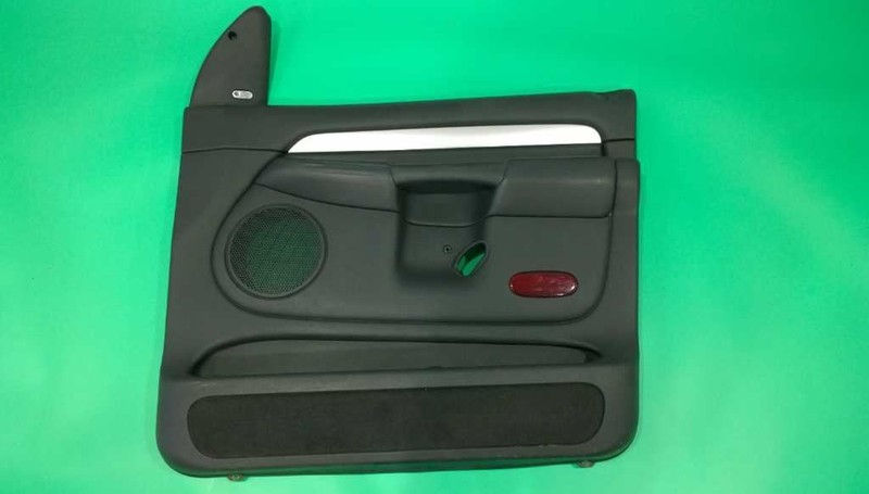 04 RAM 1500 QUAD CAB PASSENGER RIGHT FRONT INTERIOR DOOR PANEL OEM 2662-65