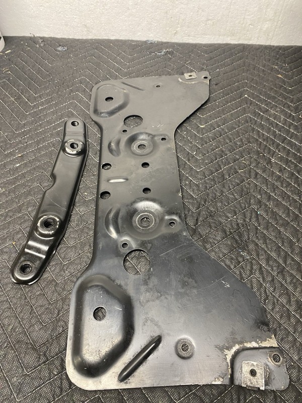Cross Member Steering Rack Skid Plate 2005 Mercedes Benz C230