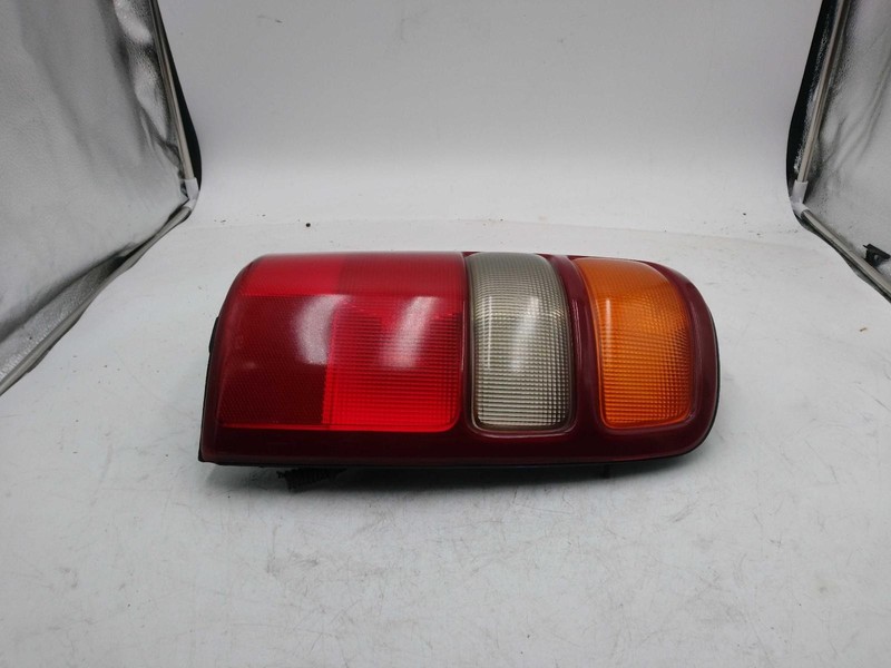 2003 GMC Yukon Right Tail Light Assembly Red OEM Used 358374 277K Miles