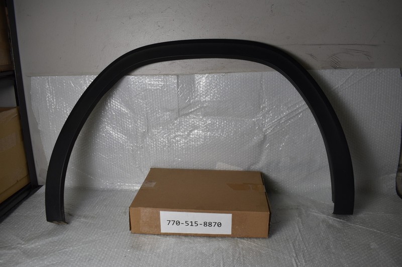 VOLKSWAGEN ATLAS S WHEEL MOLDING RIGHT SIDE OEM 3CN 853 818