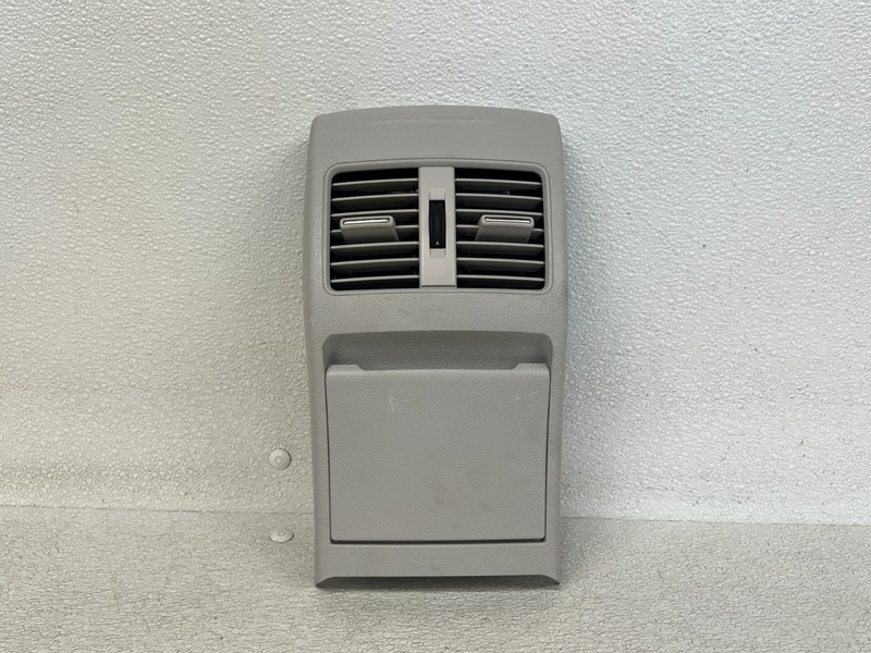 ⭐14-19 MERCEDES-BENZ CLA250 REAR CENTER CONSOLE AIR VENT TRIM PANEL OEM LOT2745
