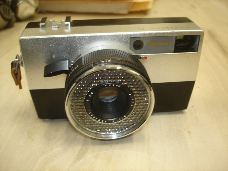Vintage Ricohmatic 35 Camera Kominar2.8 /4cm Lens untested CLEAN